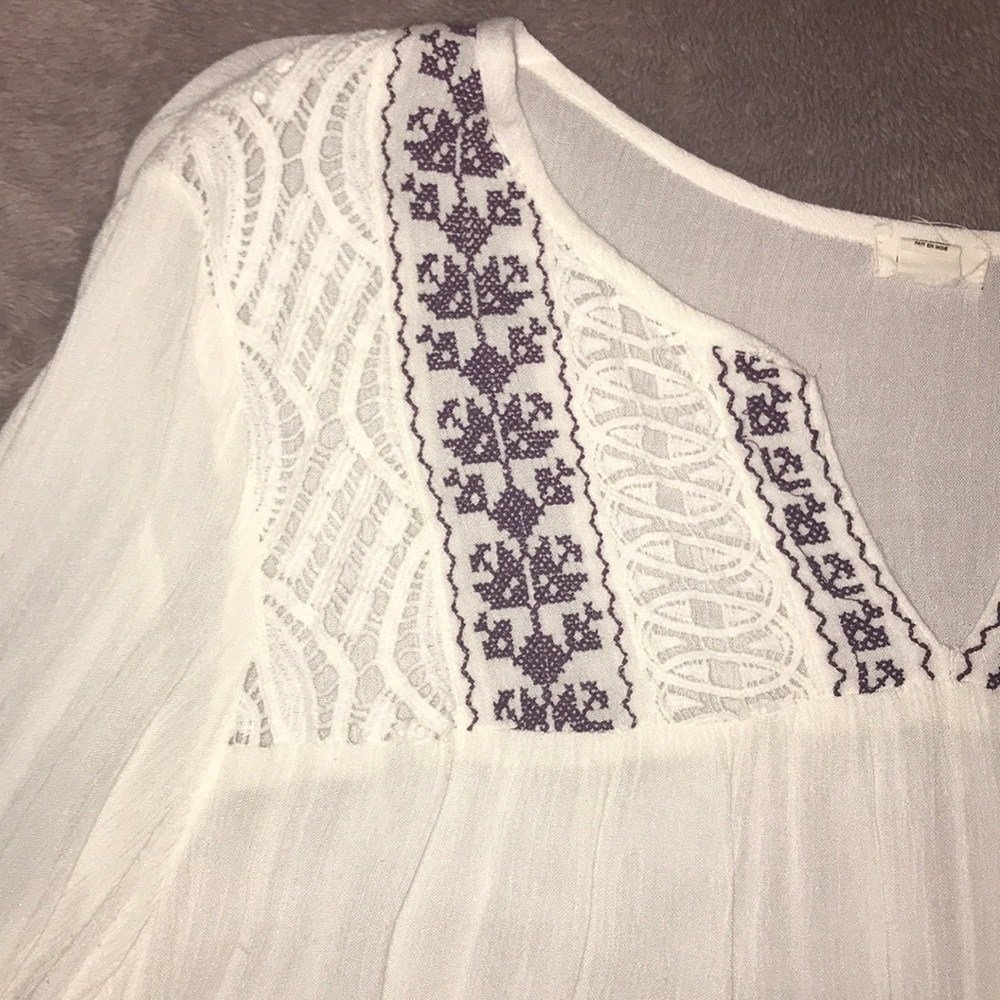 White dress w/ purple design - Picture 2 of 2